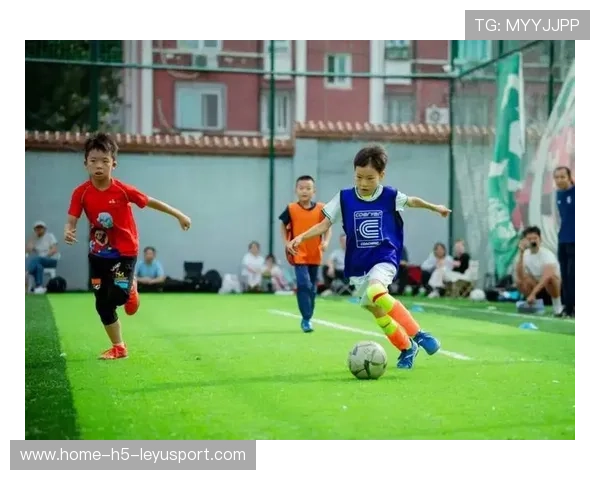 中国足球青少年足球培训引入沉浸式体验课程，青少年足球培训学校